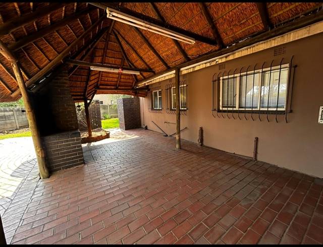 3 BEDROOM HOUSE TO LET IN ARCON PARK